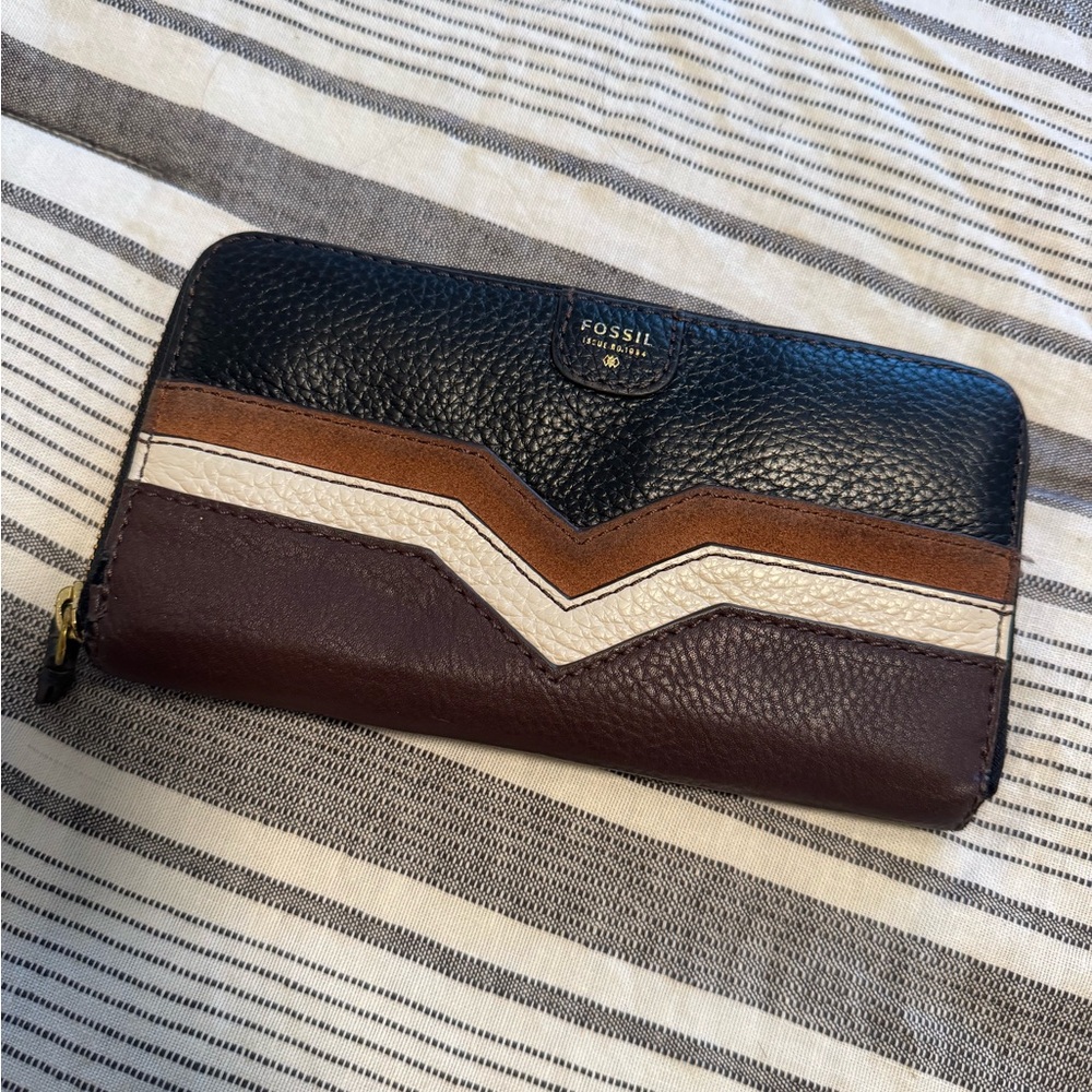 Fossil Tricolor Leather Chevron Wallet